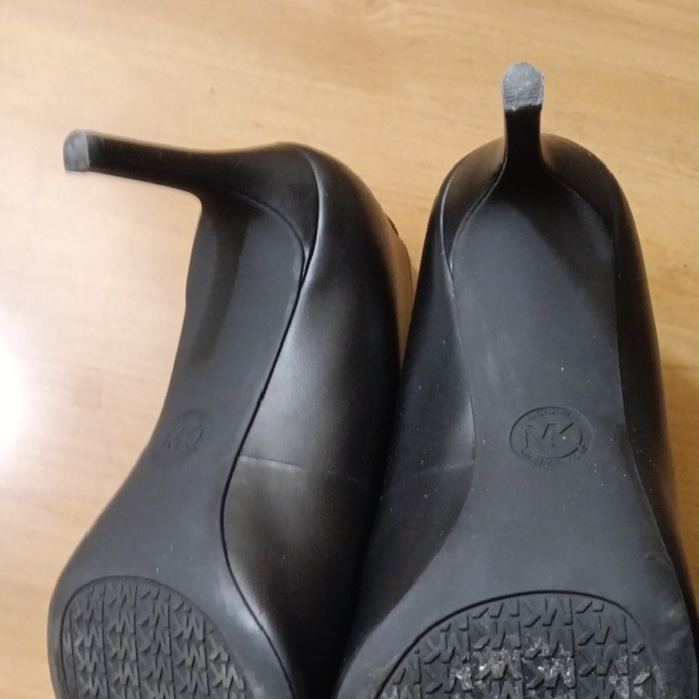 Michael Kors Classic Black Heels, 3.75" heel | Size 8, MINT Condition,FINAL SALE - Picture 7 of 8
